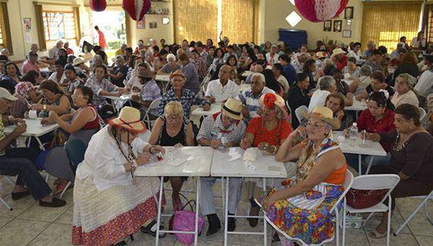 Festa Julina - Centro de Convivência da Melhor idade - Hortolândia/SP Festa Julina - Centro de Convivência da Melhor idade - Hortolândia/SP