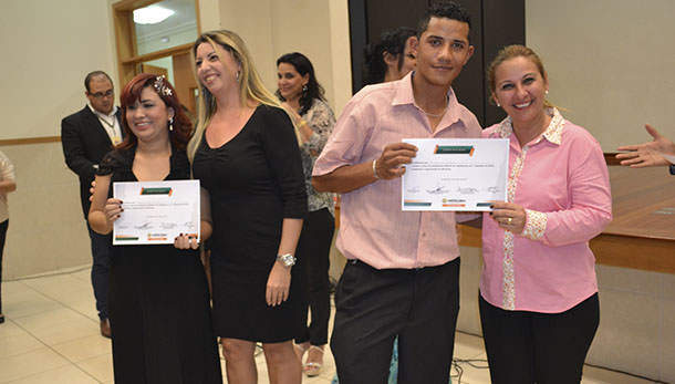 Alunos (a) do Oficina de estética recebem certificado Alunos (a) do Oficina de estética recebem certificado