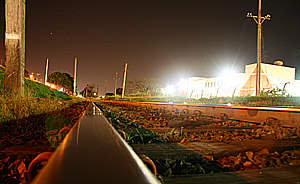 Homem tem pernas amputadas ao tentar passar por baixo de trem Homem tem pernas amputadas ao tentar passar por baixo de trem