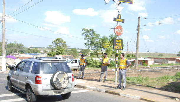 Passagem em nível na Vila Real ficará interditada a partir da zero hora desta sexta-feira (30/08) passagem em nivel - vila real