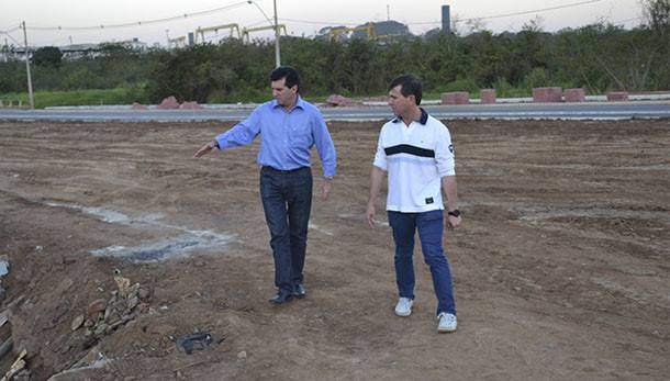 Prefeito visita canteiro de obra - Praça São Sebastião Prefeito visita canteiro de obra - Praça São Sebastião