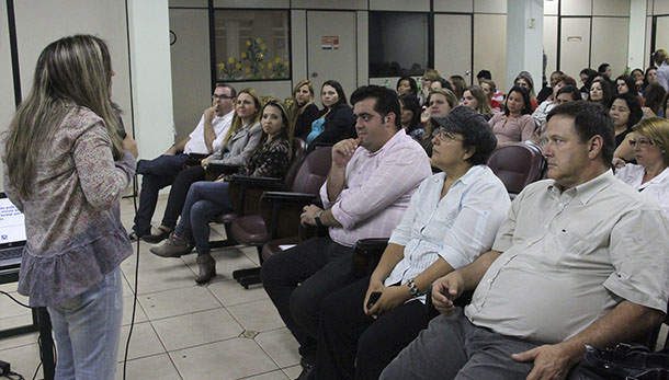 Seminário: A convivência na escola em pauta. Seminário: A convivência na escola em pauta.