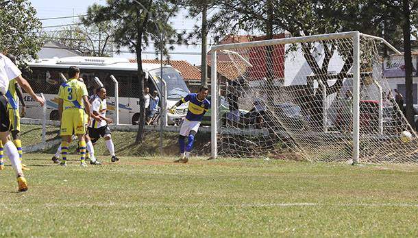 Vila Real vence canarinho e seguer líder do campeonato de futebol amador. vila real vence canarinho e seguer lider do campeonato de futebol amador de hortolandia