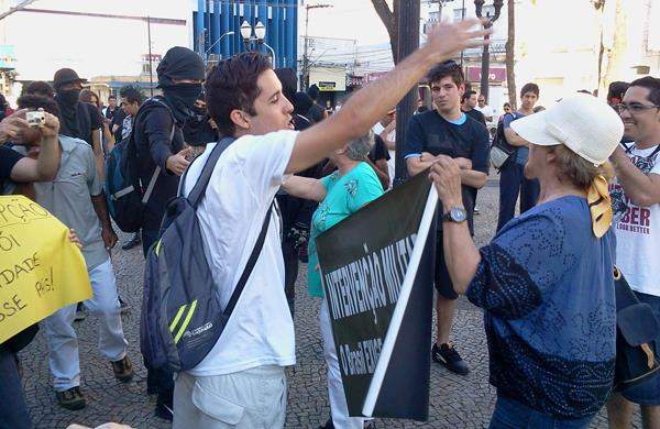 Grupos opostos de manifestantes se enfrentam no Largo do Rosário, no Centro de Campinas protesto sete de setembro campinas