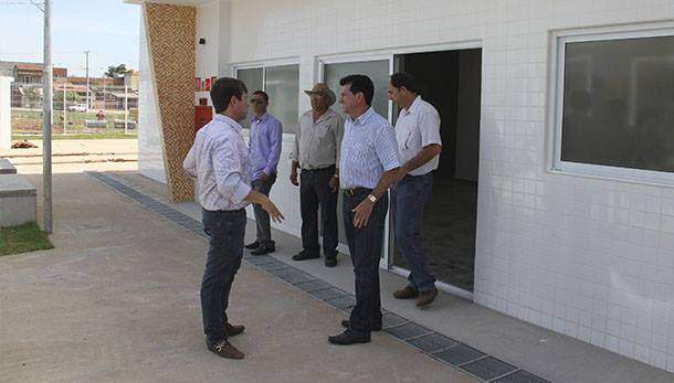 Prefeito visita UPA em fase final de obras no Jardim Amanda Prefeito "Meira" visita UPA em fase final de obras no Jardim Amanda