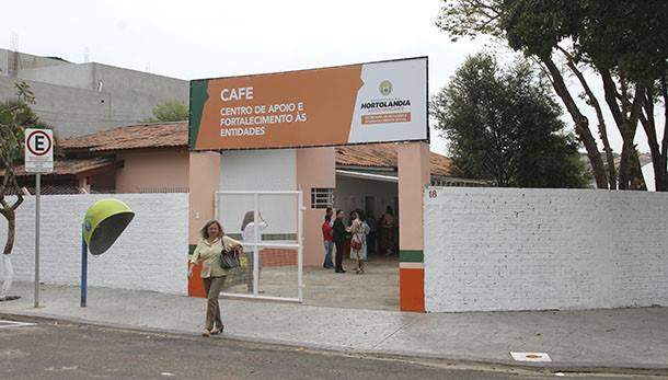 Interessados devem procurar o C.A.F.E até o dia 18 de outubro de 2013 Prefeitura cadastra entidades assistenciais através do C.A.F.E