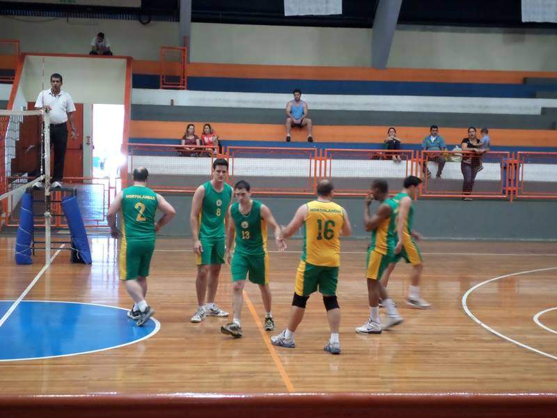 Equipe masculina de vôlei de Hortolândia é derrotada e fica fora da Final Equipe masculina de vôlei de Hortolândia é derrotada e fica fora da Final