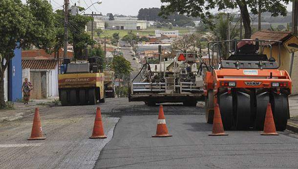 Prefeitura recupera asfalto da rua Cuba, no Jardim Santa Clara