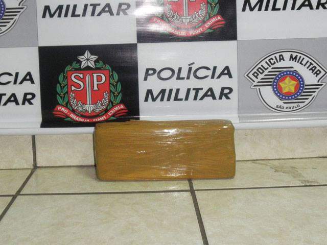 Tijolo de maconha é abandonado em frente Delegacia de Hortolândia Tijolo de maconha é abandonado em frente Delegacia de Hortolândia