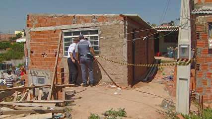 Casa onde 3 foram mortos a tiros era usada para tráfico de drogas, diz PM