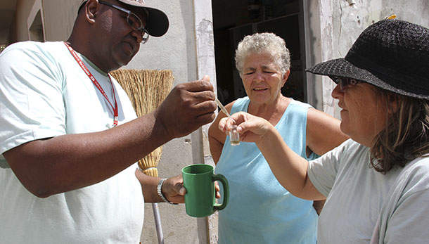 Verifique os possíveis focos de dengue em casa, antes de viajar Verifique os possíveis focos de dengue em casa, antes de viajar