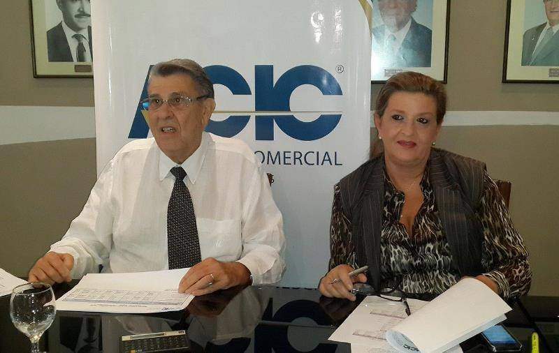 O economista e a presidente da ACIC, Laerte Martins e Adriana Flosi, respectivamente