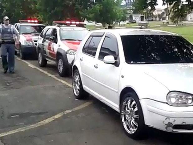 Carro foi apreendido pela Polícia Militar em Hortolândia, na tarde deste sábado