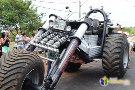 desfile-dos-cavaleiros-de-sumare-triciclo-gigante