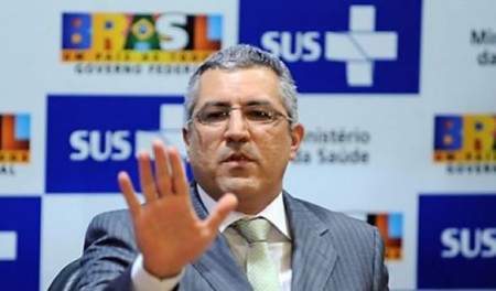 alexandre-padilha-lanca-campanha-governador-caminhada