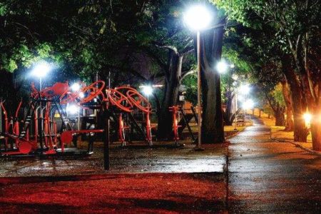 iluminacao-praca-noite
