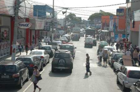 centro-luiz-camilo-de-camargo-rua-populacao