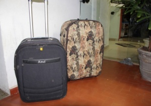 10mar2015---o-corpo-de-uma-mulher-foi-encontrado-dentro-de-uma-mala-na-rodovia-dom-pedro-i-no-km-50-em-nazare-paulista-64-km-de-sao-paulo-os-policiais-militares-faziam-patrulhamento-pela-regiao-1425992663772_300x