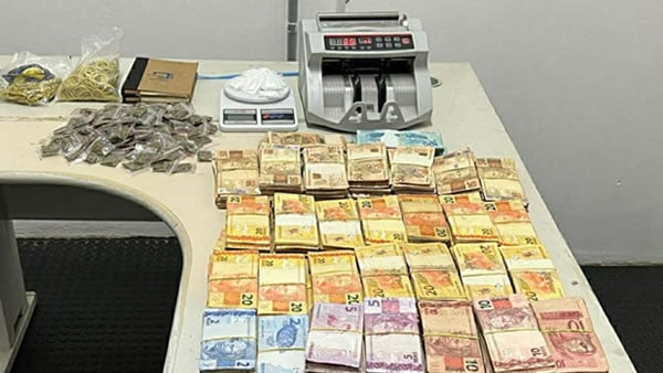 Forca Tatica prende traficante e localiza em apartamento 162 mil reais em dinheiro
