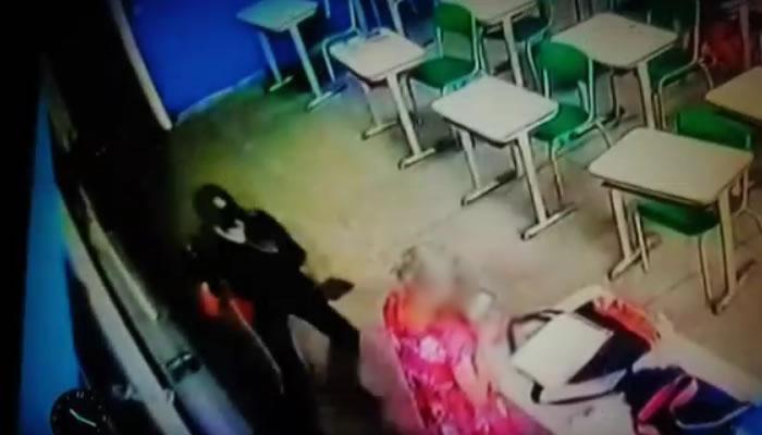 Professora de 71 morre apos ataque a faca em escola de SP