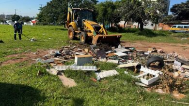 Equipes da Prefeitura de Hortolândia retiram, mais uma vez, entulho descartado irregularmente no Jd. Santiago